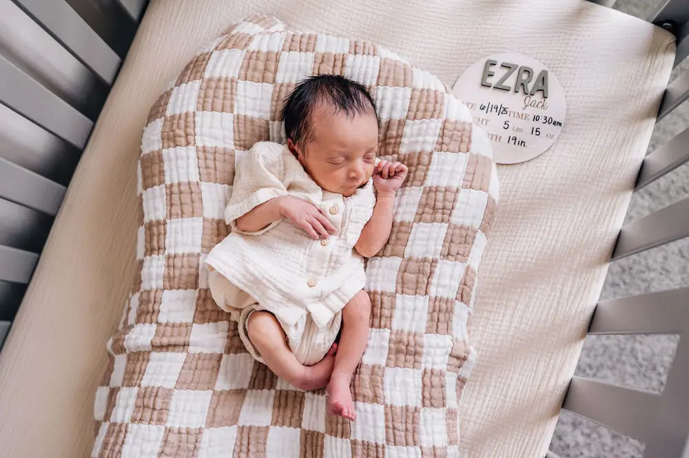 Lifestyle Newborn In-Home Photo Session