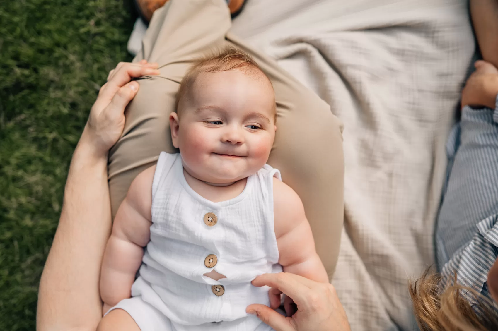 Why White, Cream, and Beige Are Always a Good Idea for Family Photos